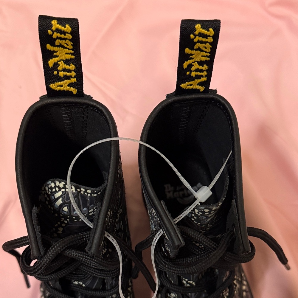 Dr. Martens 1460 8-eye in Black and gray butterfly Patterned Lace Up Boots.NEW! - Picture 9 of 10